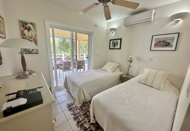 Villa in Jolly Harbour - Casa Del Arco Villa in Jolly Harbour - Casa Del Arco