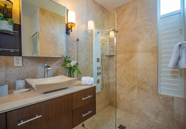 Villa in Jolly Harbour - Spectacular Hillside Retreat Villa in Jolly Harbour - Spectacular Hillside Retreat