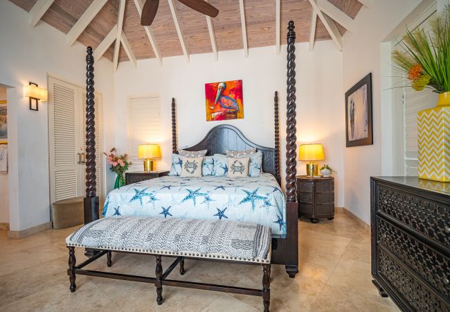 Villa in Jolly Harbour - Spectacular Hillside Retreat Villa in Jolly Harbour - Spectacular Hillside Retreat