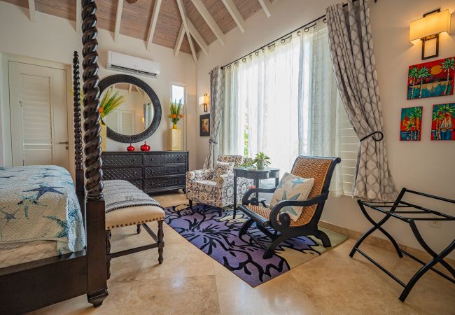 Villa in Jolly Harbour - Spectacular Hillside Retreat Villa in Jolly Harbour - Spectacular Hillside Retreat