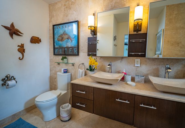 Villa in Jolly Harbour - Spectacular Hillside Retreat Villa in Jolly Harbour - Spectacular Hillside Retreat