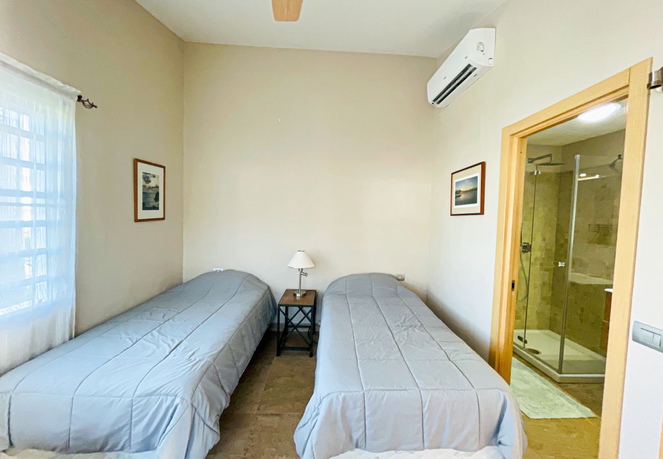 Villa rental at Jolly Harbour, cozy bedroom with double beds 