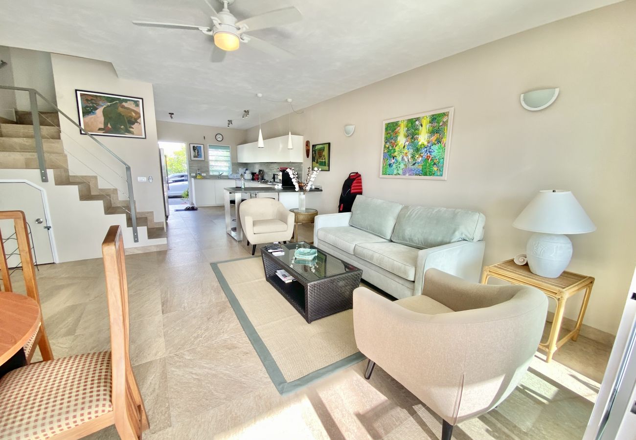 Townhouse in Jolly Harbour - Lovely water front villa just 5 minutes from the beach
