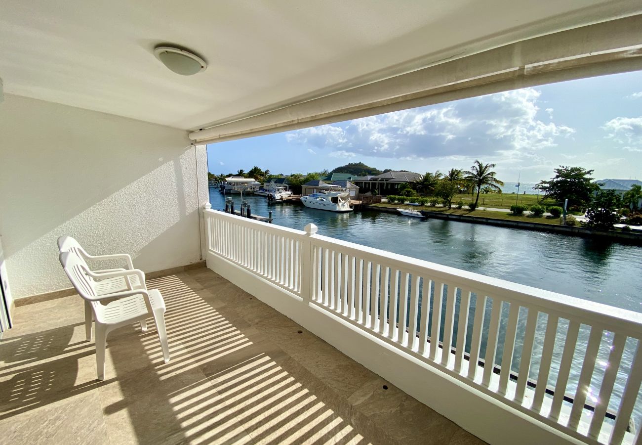 Townhouse in Jolly Harbour - Lovely water front villa just 5 minutes from the beach