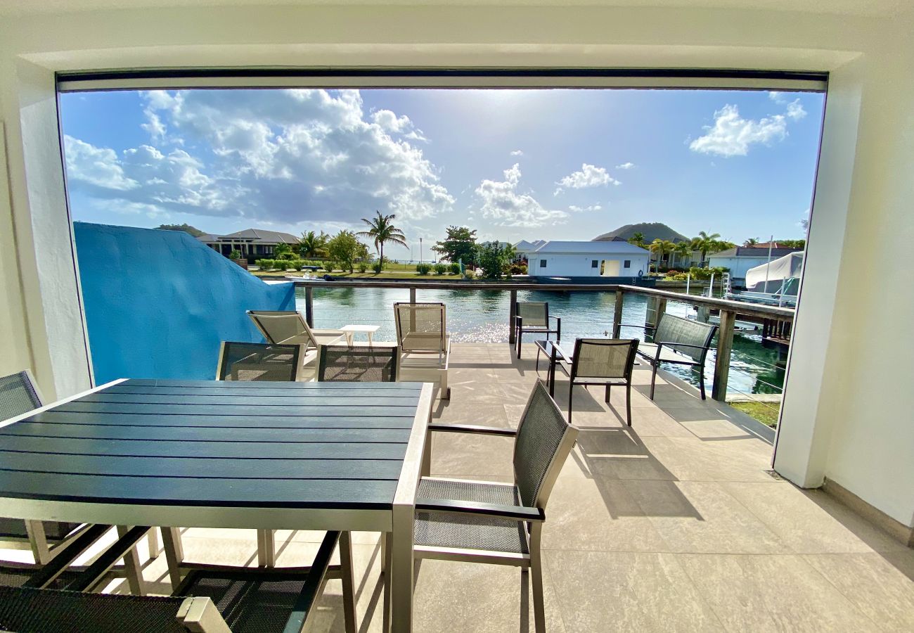 Townhouse in Jolly Harbour - Lovely water front villa just 5 minutes from the beach
