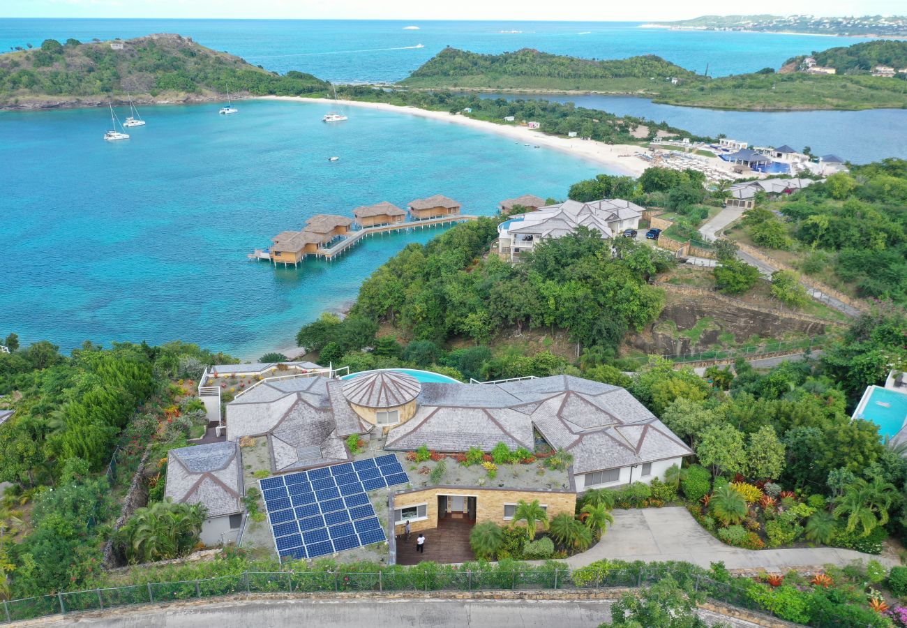 Lush tropical garden, infinity pool, Large decking area, Galley Bay Villa rentals