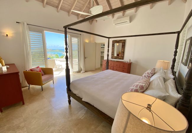 Villa in Jolly Harbour - Exceptional Hillside Haven Villa in Jolly Harbour - Exceptional Hillside Haven