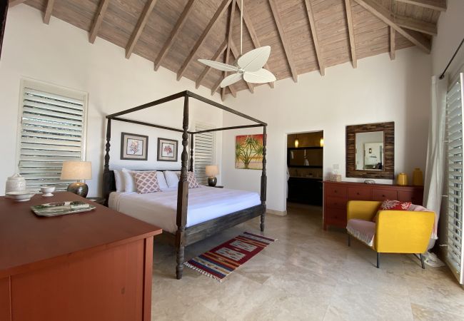 Villa in Jolly Harbour - Exceptional Hillside Haven Villa in Jolly Harbour - Exceptional Hillside Haven