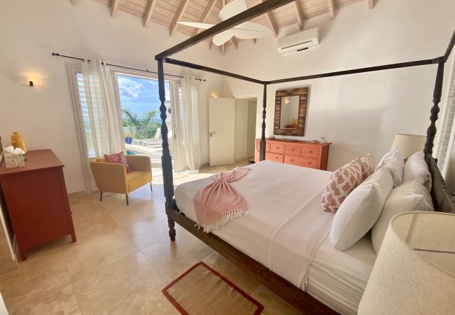 Villa in Jolly Harbour - Exceptional Hillside Haven Villa in Jolly Harbour - Exceptional Hillside Haven