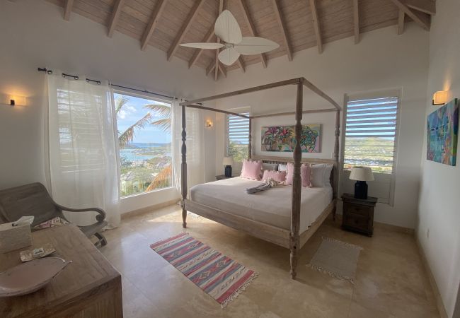 Villa in Jolly Harbour - Exceptional Hillside Haven Villa in Jolly Harbour - Exceptional Hillside Haven