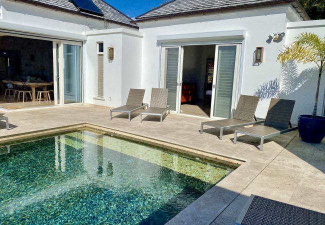 Villa in Jolly Harbour - Exceptional Hillside Haven Villa in Jolly Harbour - Exceptional Hillside Haven