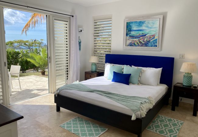 Villa in Jolly Harbour - Exceptional Hillside Haven Villa in Jolly Harbour - Exceptional Hillside Haven