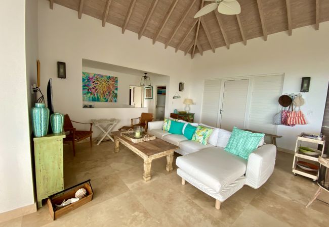 Villa in Jolly Harbour - Exceptional Hillside Haven Villa in Jolly Harbour - Exceptional Hillside Haven
