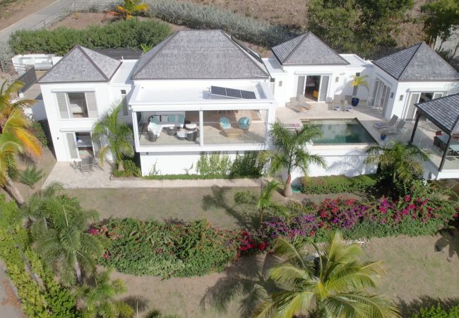 Villa in Jolly Harbour - Exceptional Hillside Haven Villa in Jolly Harbour - Exceptional Hillside Haven
