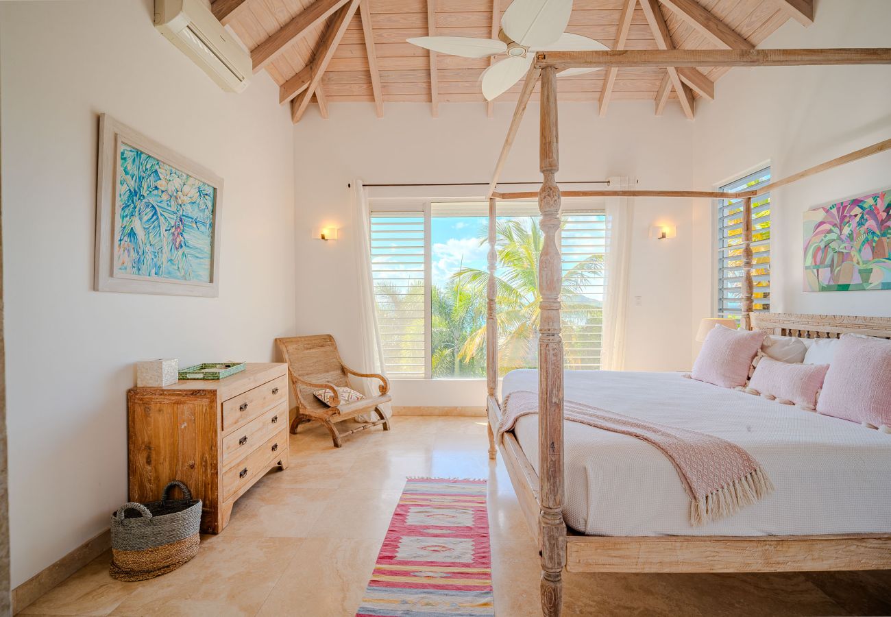 Villa in Jolly Harbour - Exceptional Hillside Haven