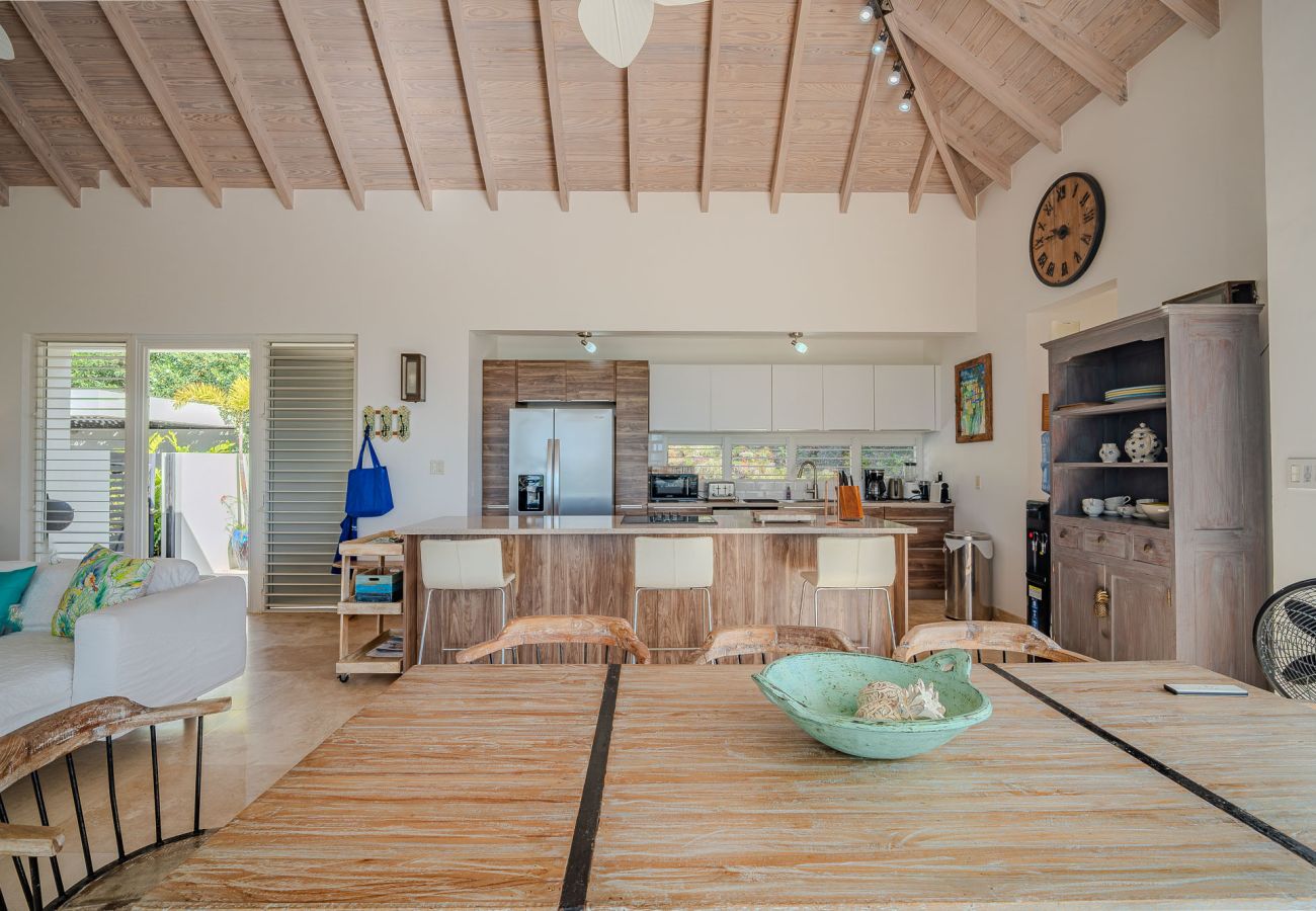 Villa in Jolly Harbour - Exceptional Hillside Haven