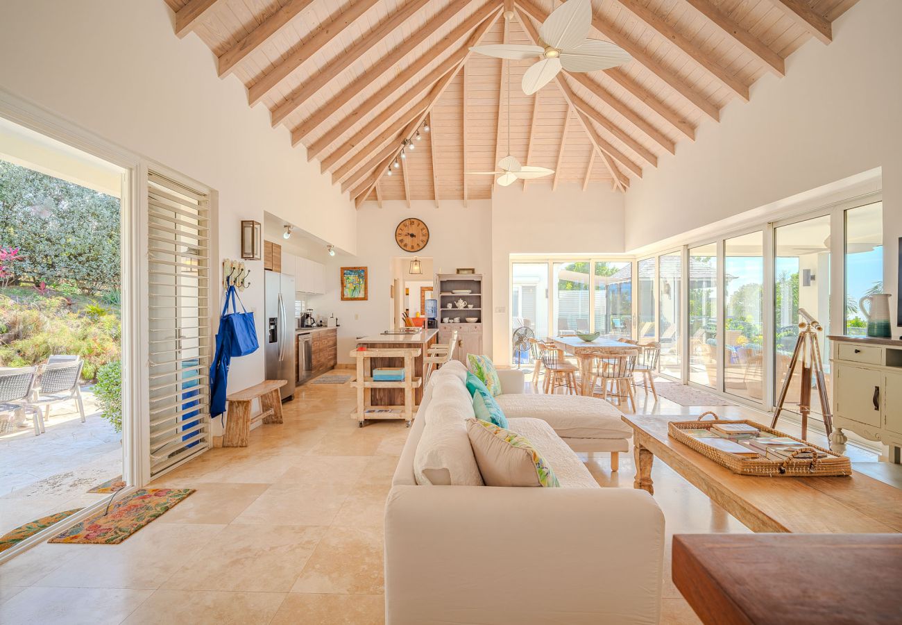 Villa in Jolly Harbour - Exceptional Hillside Haven