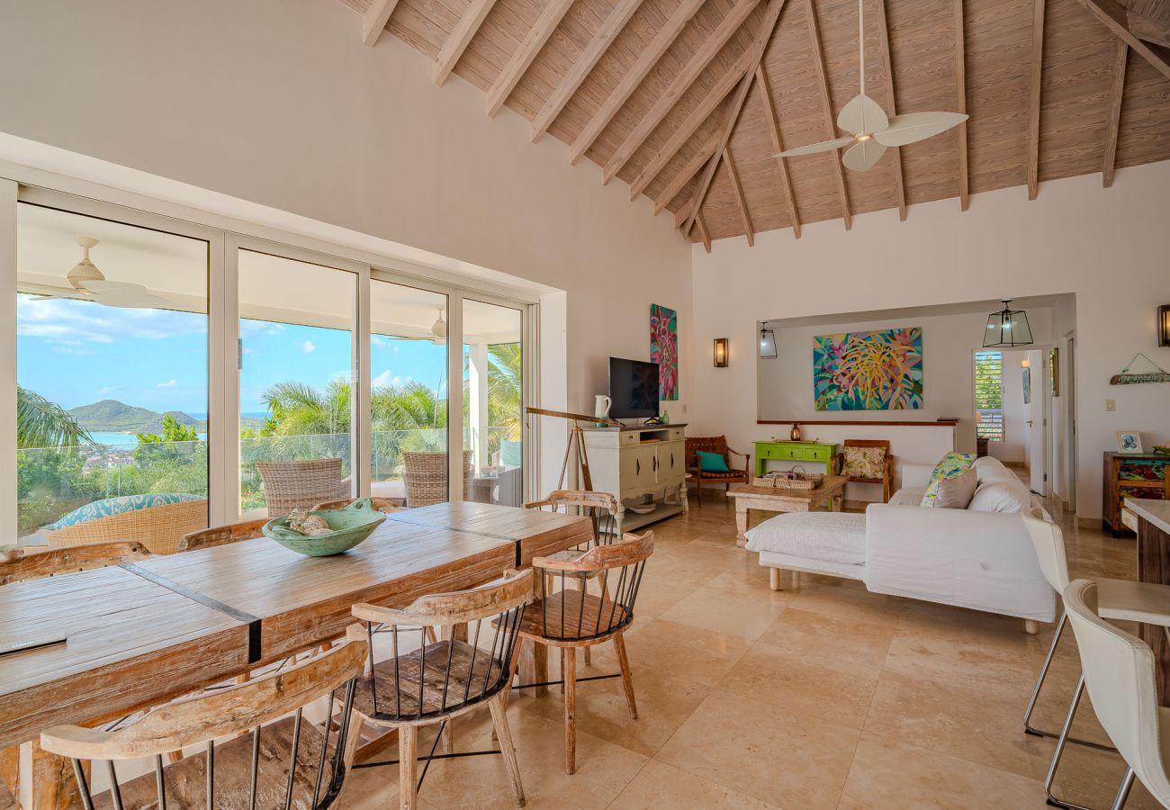 Villa in Jolly Harbour - Exceptional Hillside Haven