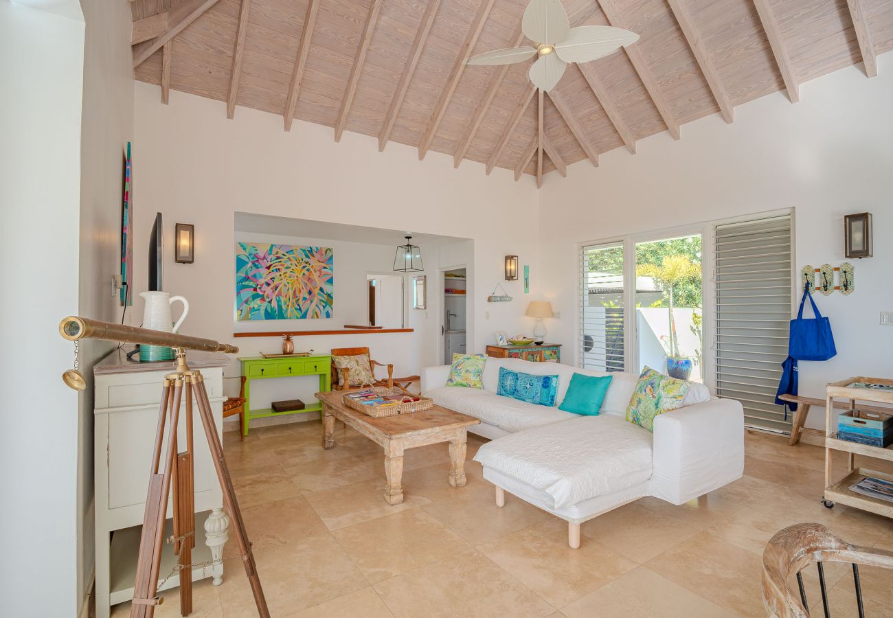 Villa in Jolly Harbour - Exceptional Hillside Haven