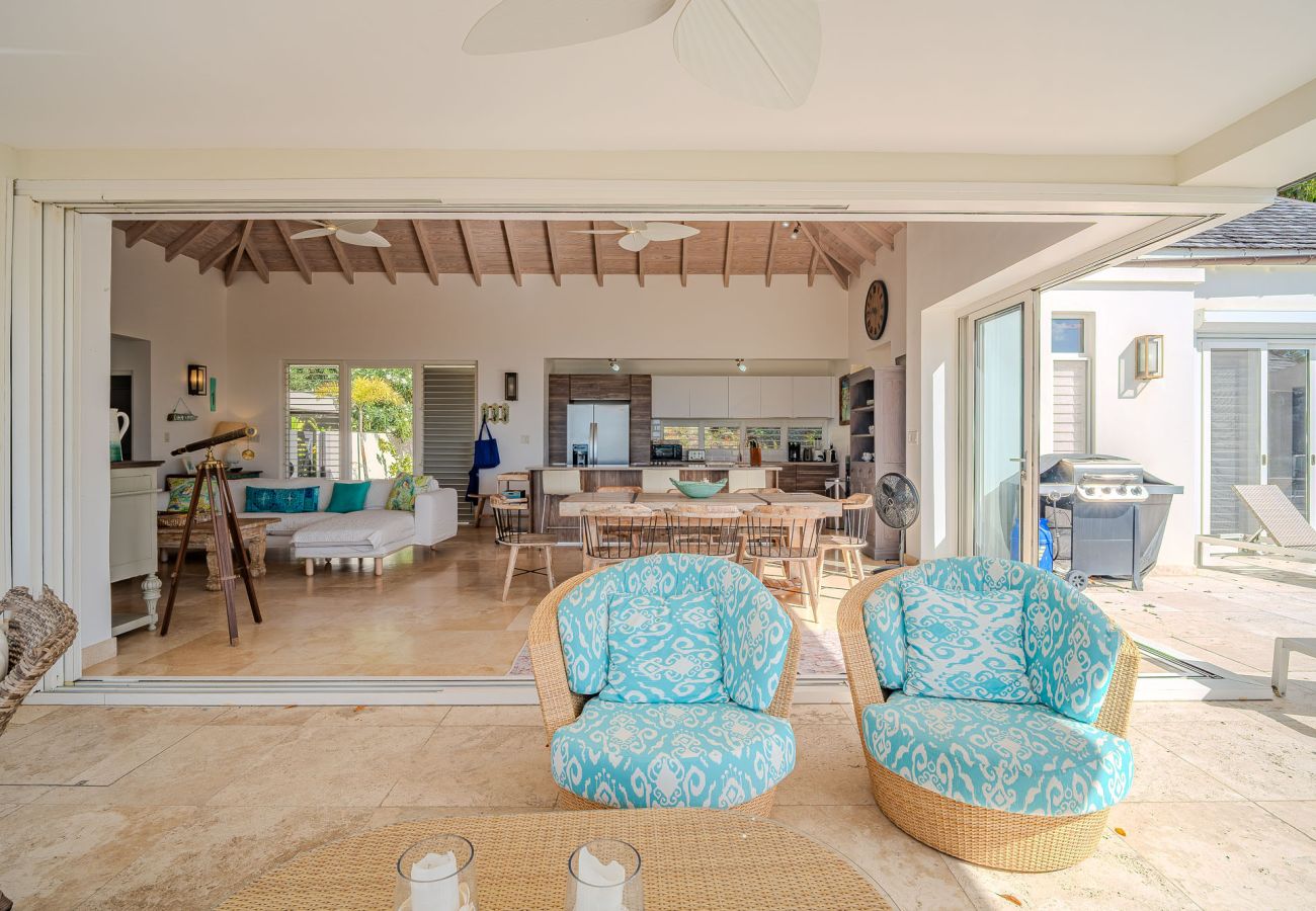 Villa in Jolly Harbour - Exceptional Hillside Haven