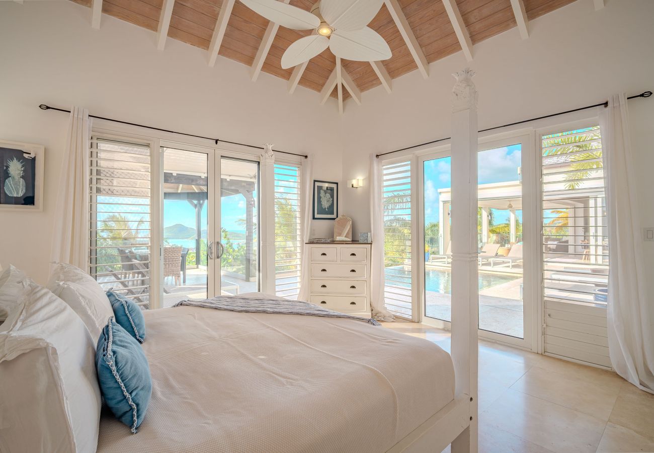 Villa in Jolly Harbour - Exceptional Hillside Haven