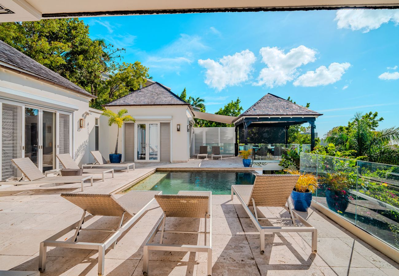 Villa in Jolly Harbour - Exceptional Hillside Haven