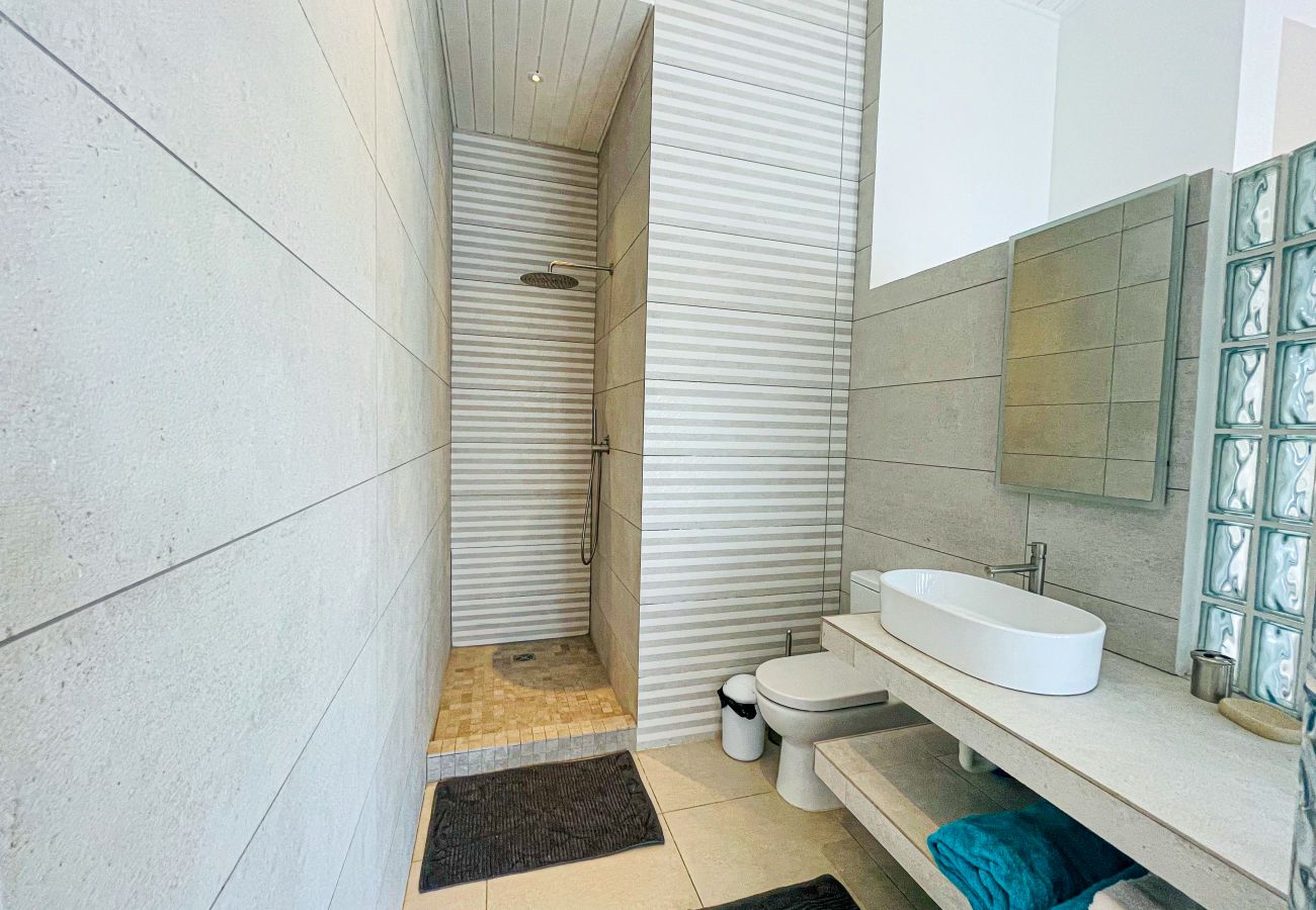 Jolly Harbour villa rentals, ensuite wet rooms, Antigua 