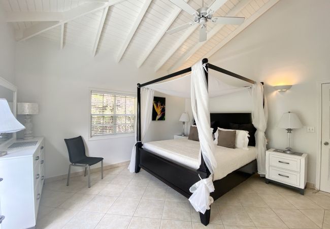 Villa in Jolly Harbour - Stylish Spacious Luxury  Villa in Jolly Harbour - Stylish Spacious Luxury