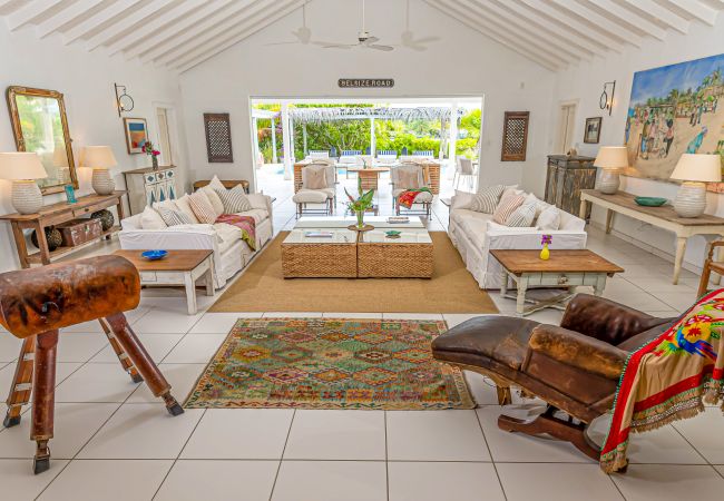 Villa in Jolly Harbour - VIP Palm Point Beach House Villa in Jolly Harbour - VIP Palm Point Beach House