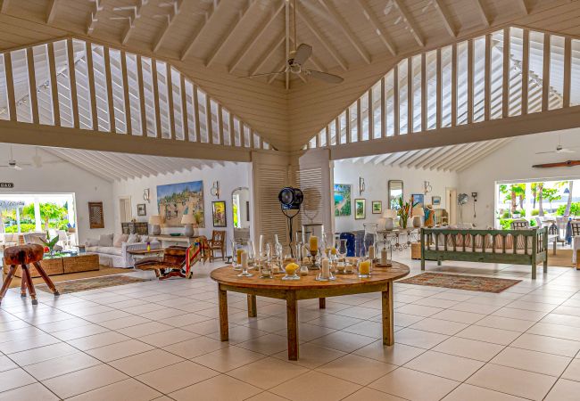 Villa in Jolly Harbour - VIP Palm Point Beach House Villa in Jolly Harbour - VIP Palm Point Beach House