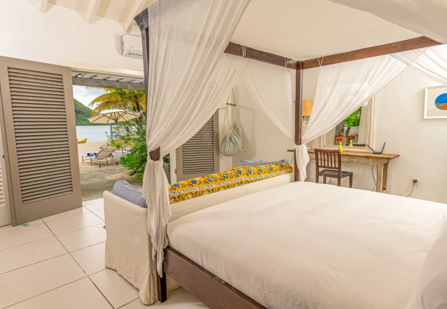 Villa in Jolly Harbour - VIP Palm Point Beach House Villa in Jolly Harbour - VIP Palm Point Beach House