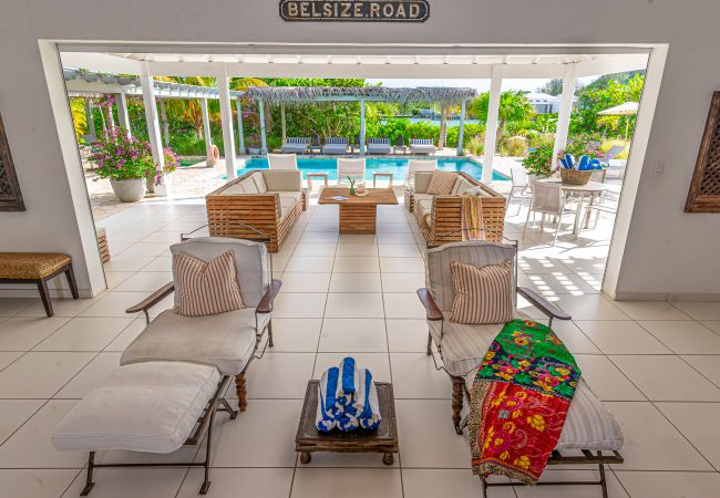 Villa in Jolly Harbour - VIP Palm Point Beach House Villa in Jolly Harbour - VIP Palm Point Beach House