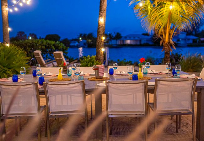 Villa in Jolly Harbour - VIP Palm Point Beach House Villa in Jolly Harbour - VIP Palm Point Beach House