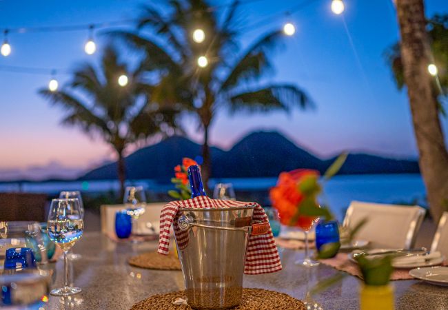 Villa in Jolly Harbour - VIP Palm Point Beach House Villa in Jolly Harbour - VIP Palm Point Beach House