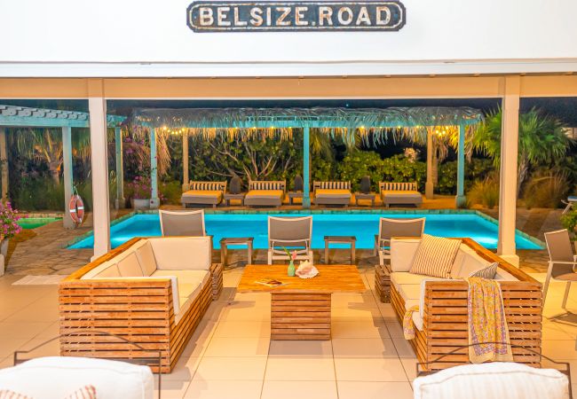 Villa in Jolly Harbour - VIP Palm Point Beach House Villa in Jolly Harbour - VIP Palm Point Beach House