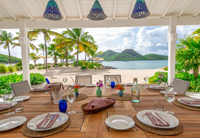 Villa in Jolly Harbour - VIP Palm Point Beach House Villa in Jolly Harbour - VIP Palm Point Beach House