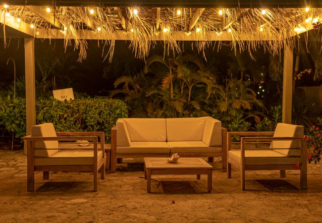 Villa in Jolly Harbour - VIP Palm Point Beach House Villa in Jolly Harbour - VIP Palm Point Beach House