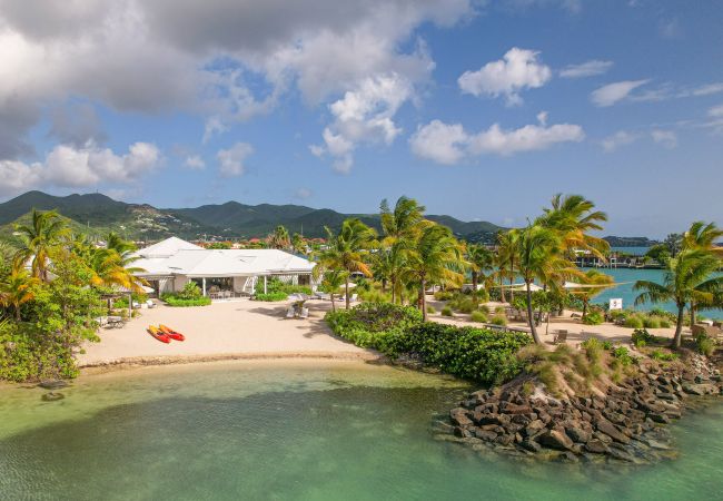 Villa in Jolly Harbour - VIP Palm Point Beach House Villa in Jolly Harbour - VIP Palm Point Beach House