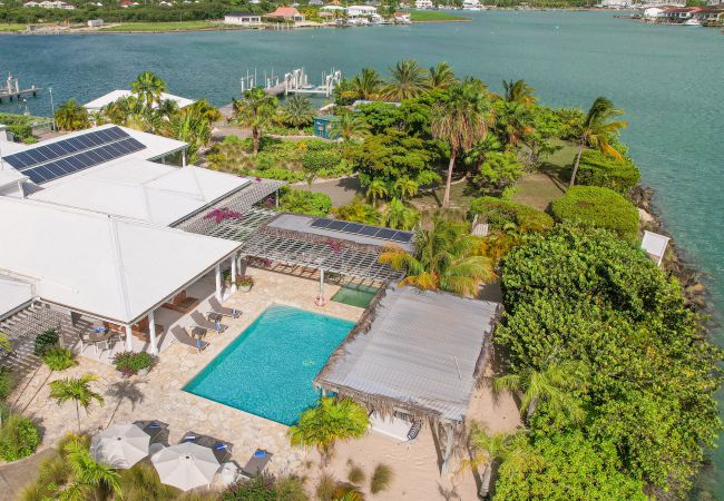 Villa in Jolly Harbour - VIP Palm Point Beach House Villa in Jolly Harbour - VIP Palm Point Beach House