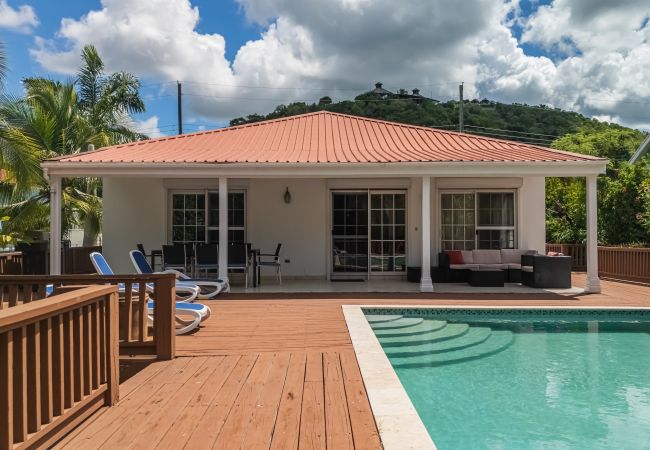Villa in Jolly Harbour - Tropical Caribbean Oasis
