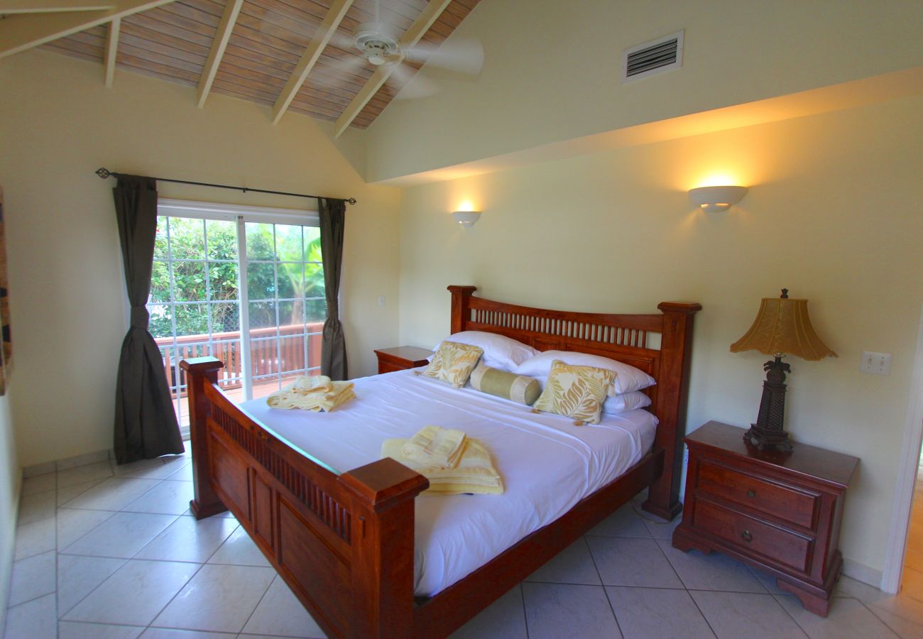 Villa in Jolly Harbour - Private Four Bedroom Tropical Home with Pool 