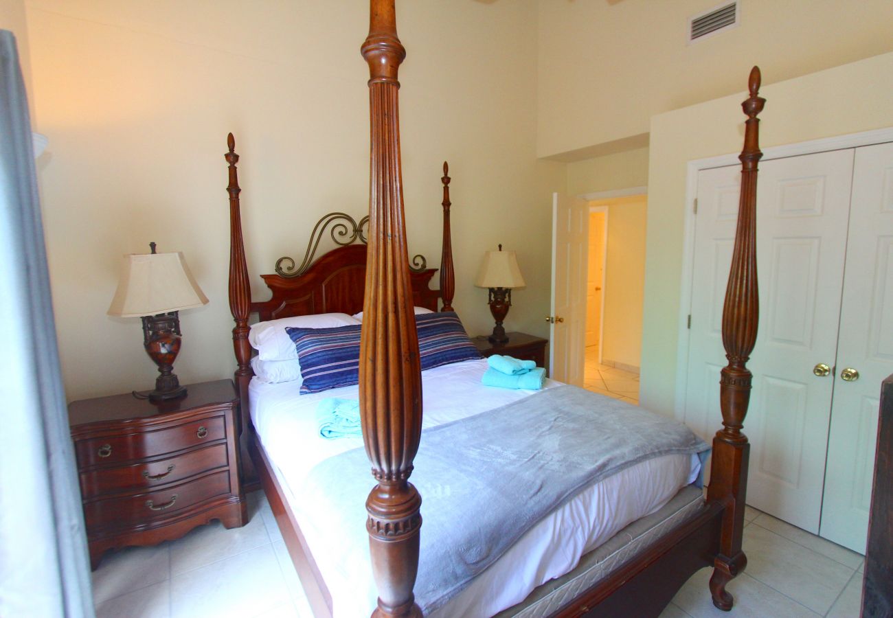 Villa in Jolly Harbour - Private Four Bedroom Tropical Home with Pool 