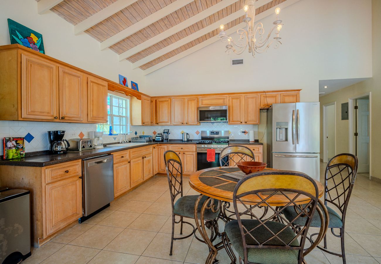 Villa in Jolly Harbour - Tropical Caribbean Oasis