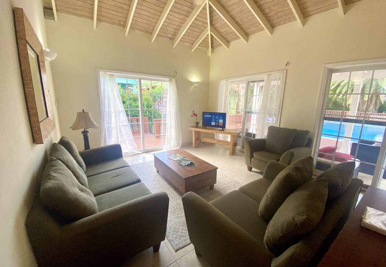 Villa in Jolly Harbour - Tropical Caribbean Oasis