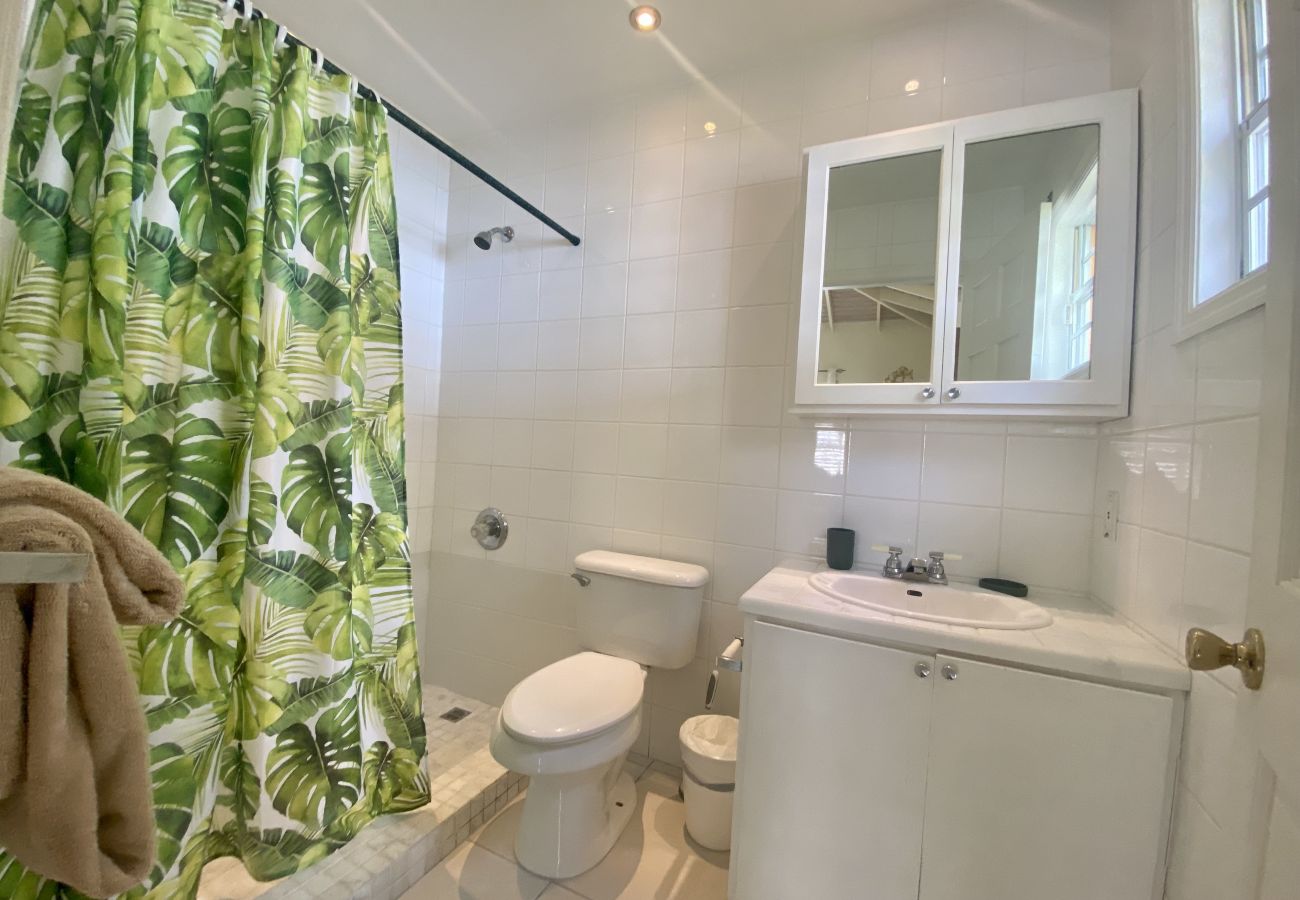 Villa in Jolly Harbour - Tropical Caribbean Oasis