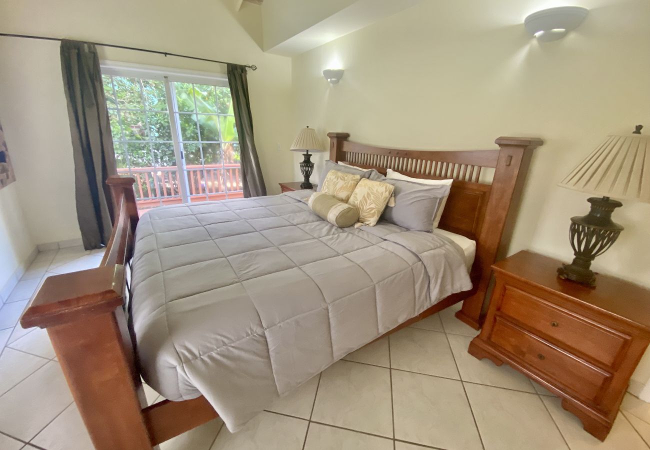 Villa in Jolly Harbour - Tropical Caribbean Oasis