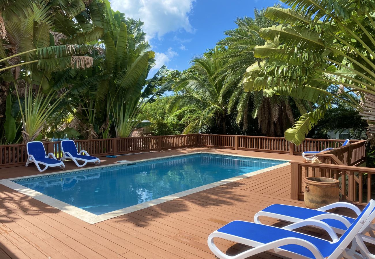 Villa in Jolly Harbour - Tropical Caribbean Oasis
