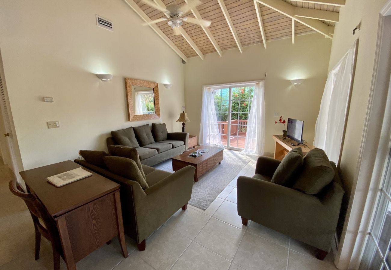 Villa in Jolly Harbour - Tropical Caribbean Oasis