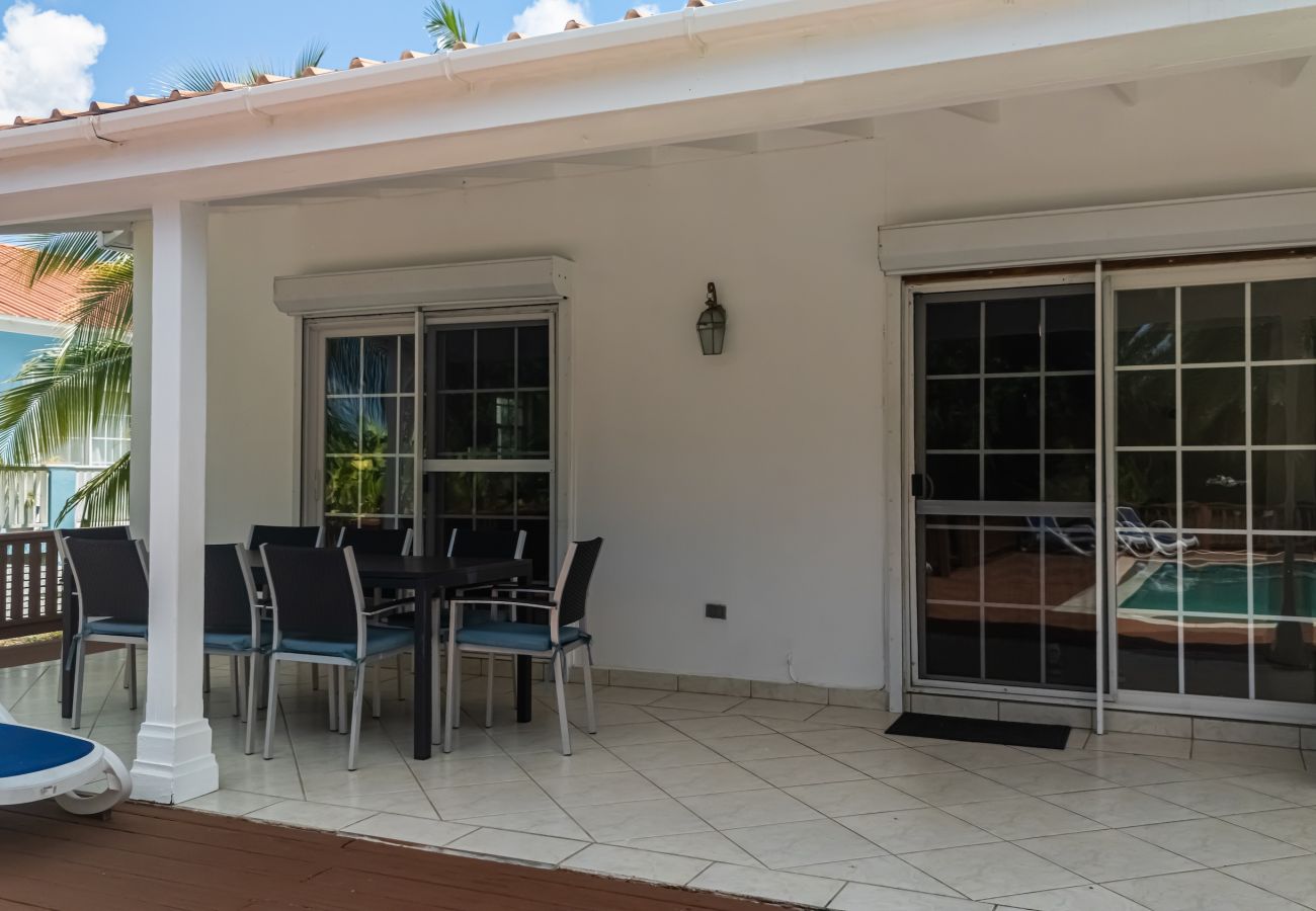 Villa in Jolly Harbour - Tropical Caribbean Oasis