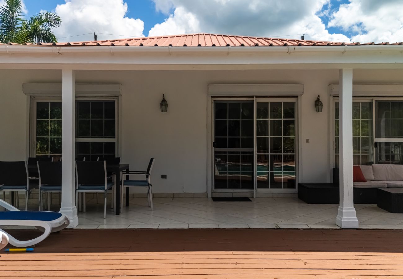 Villa in Jolly Harbour - Tropical Caribbean Oasis